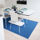 Tapis moderne Flip bleu foncé Sofie Sjöström