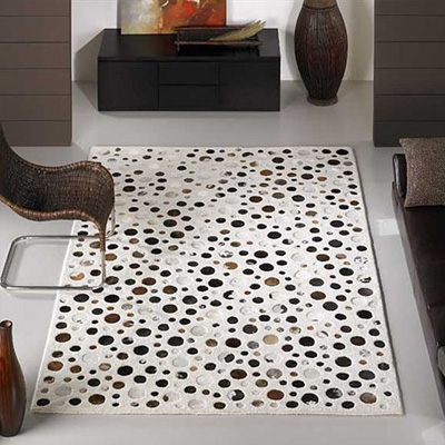 Tapis ROCKING blanc à motifs en peaux CARVING